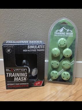 NEW Elevation Training Mask Size Medium with Green Replacement Valves